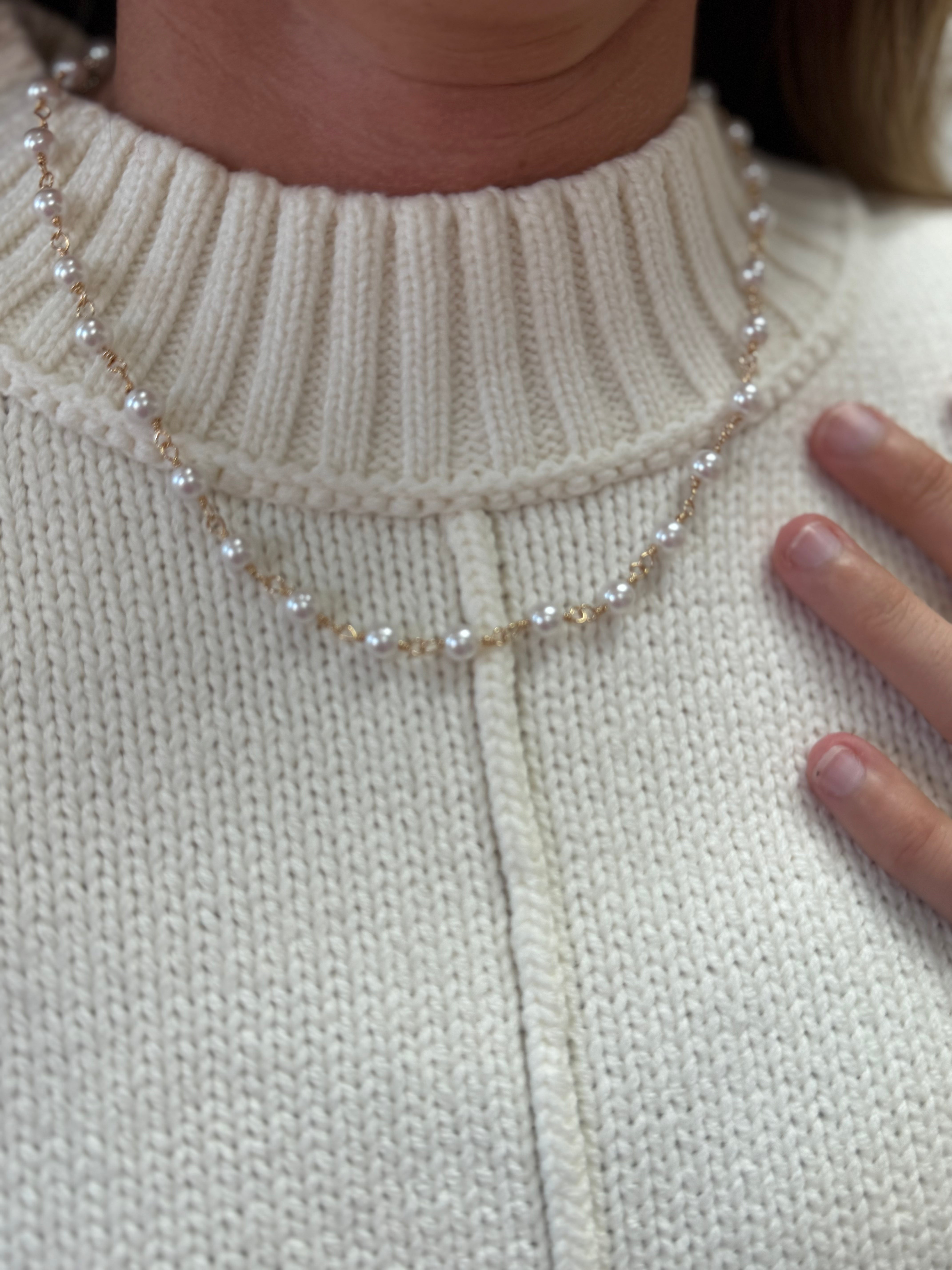 wrapped-pearl-gold-necklace-detail-1.jpg