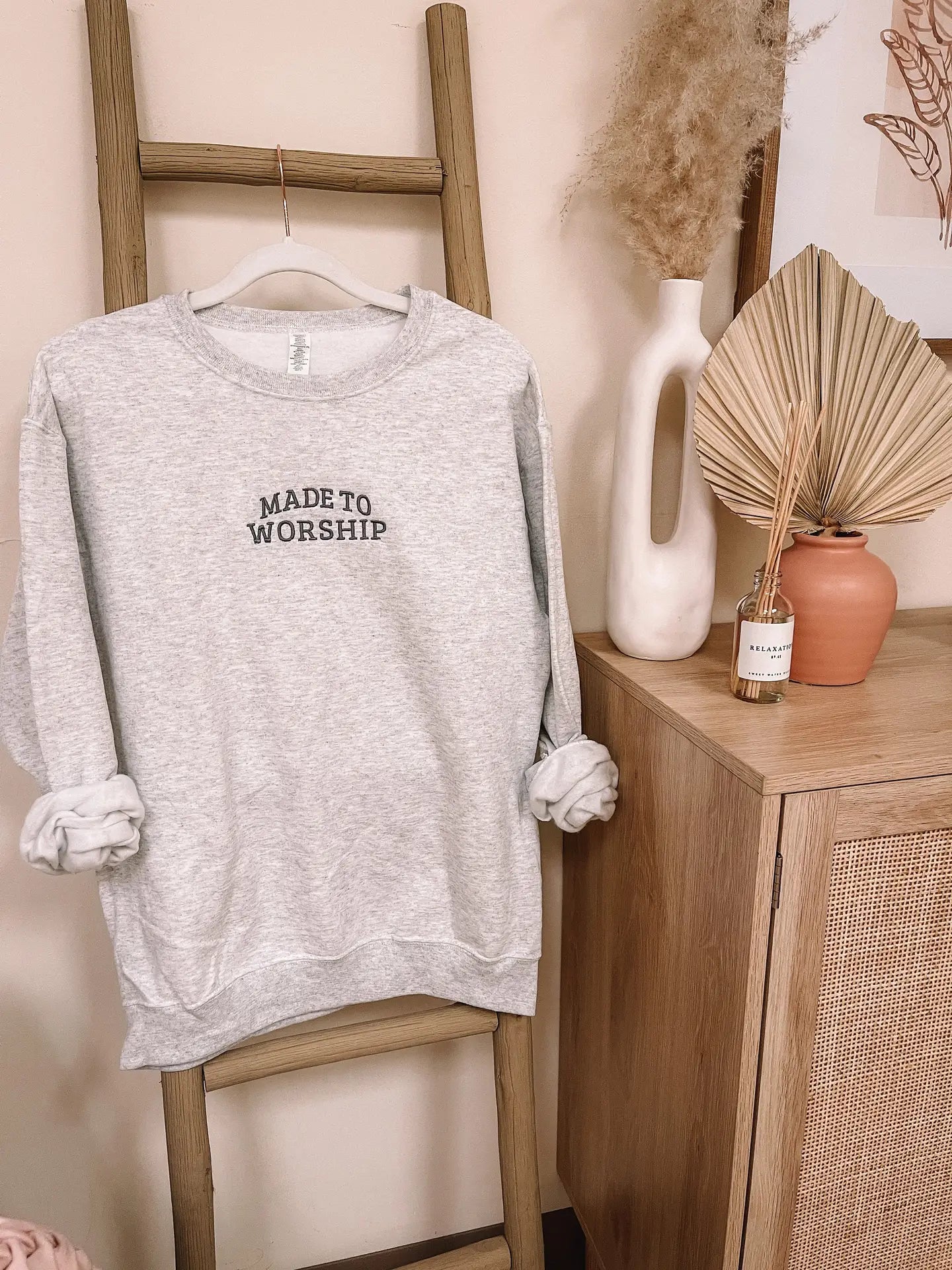 Embroidered Made To Worship Minimalistic Sweatshirt - Heather Gray