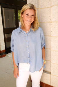 Blue-Striped-ButtonDown-Top-White-Pants-CasualLook