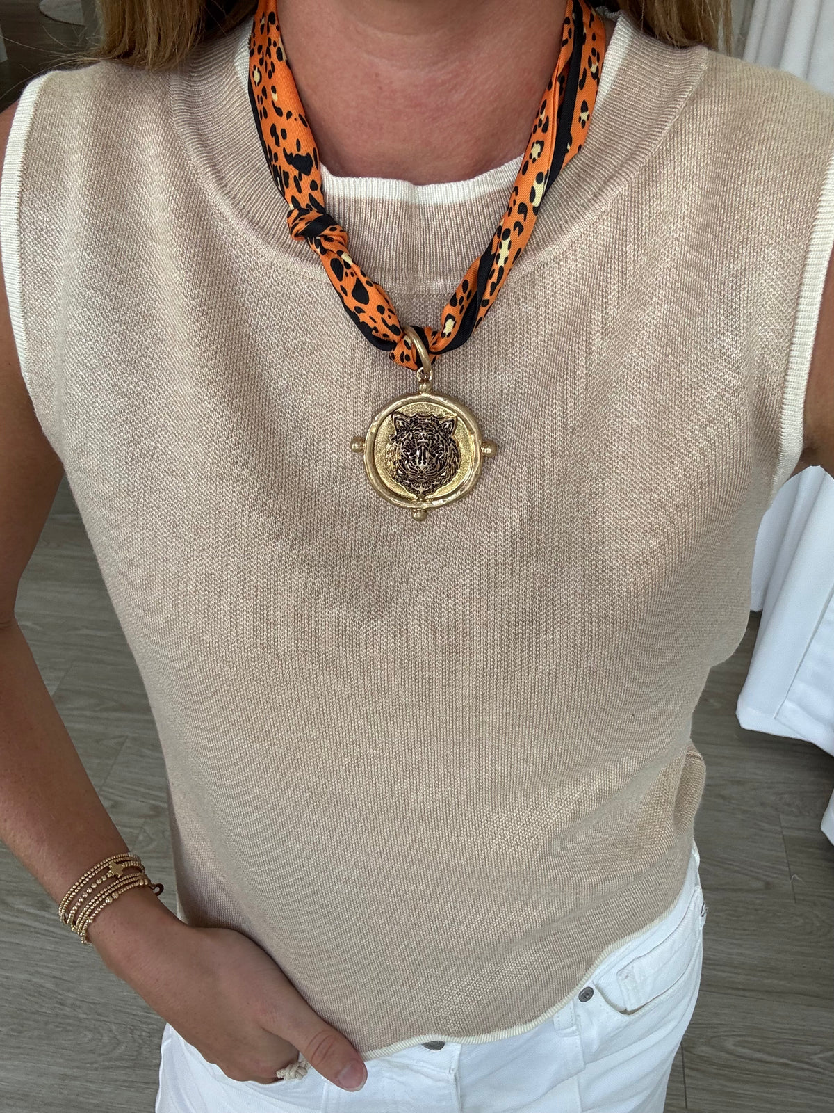 auburn-tigers-crystal-pendant-scarf-necklace.jpg