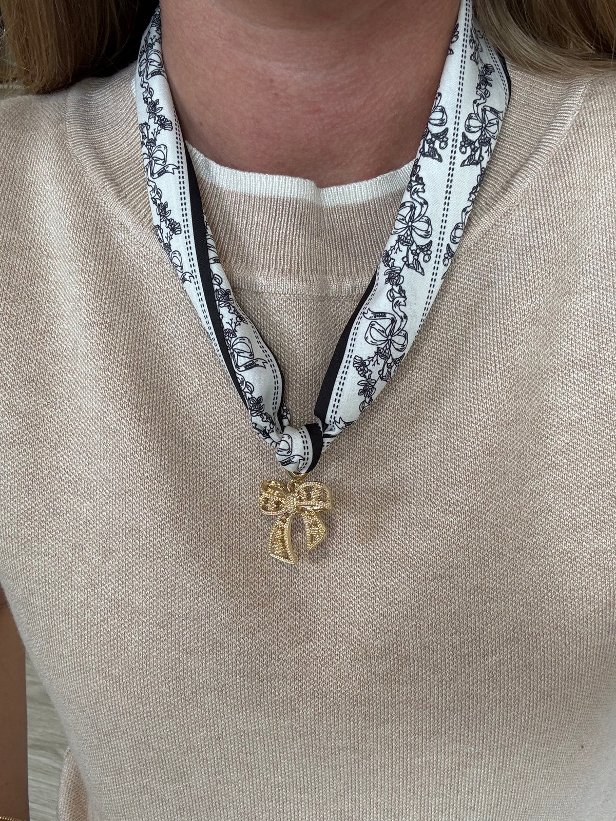 black-white-patterned-scarf-with-bow-charm.jpg