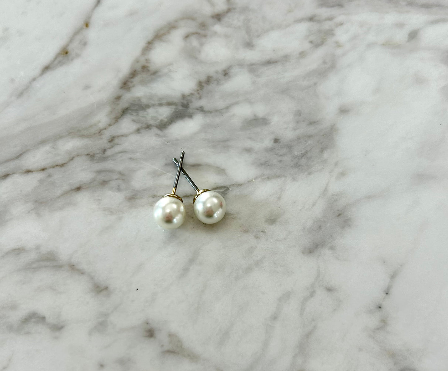 Pearl Stud Earrings - Medium