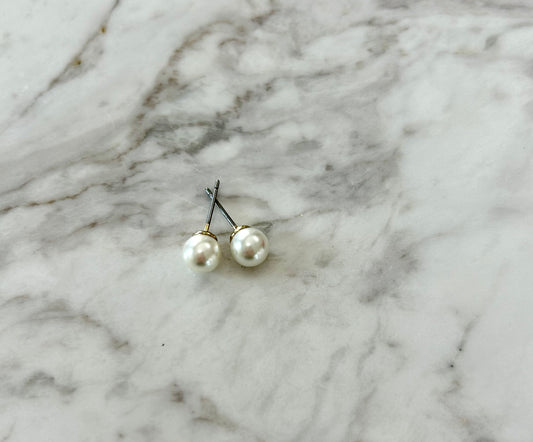 Pearl Stud Earrings - Medium