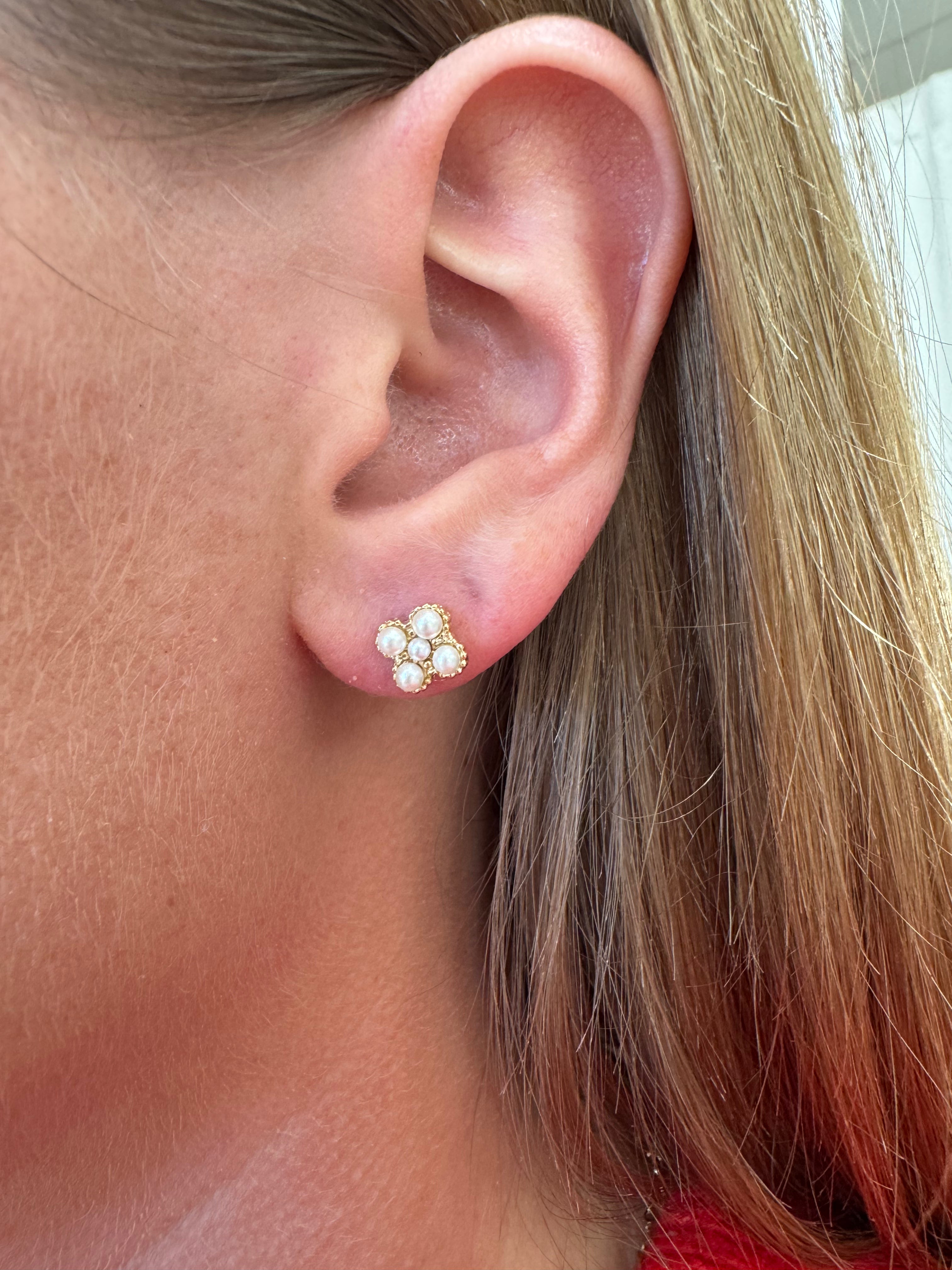 gold-clover-stud-earrings-opal-inspired-detail-1.jpg
