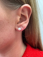 anderson-ave-classic-pearl-stud-earrings-white-01.jpg