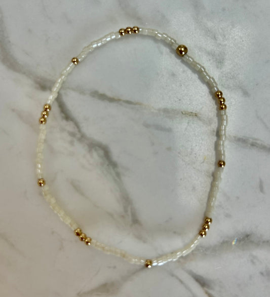 Erin Gray 7"Pearl White & Gold 2mm Bracelet