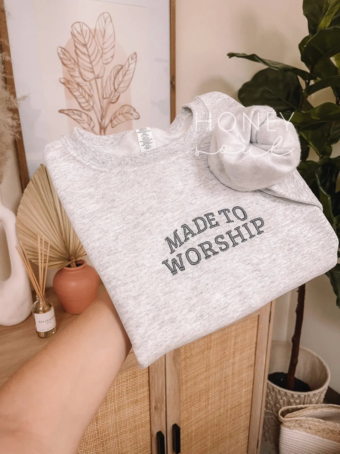 Embroidered Made To Worship Minimalistic Sweatshirt - Heather Gray